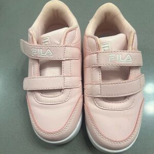 Girls FILA tennis shoes (size 9)